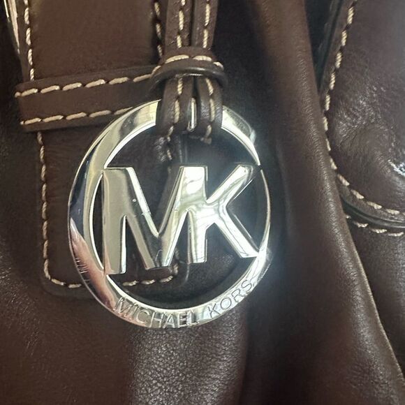 Michael Kors Brown Leather shoulder or Crossbody Bag with Silver Hardware - Picture 4 of 17